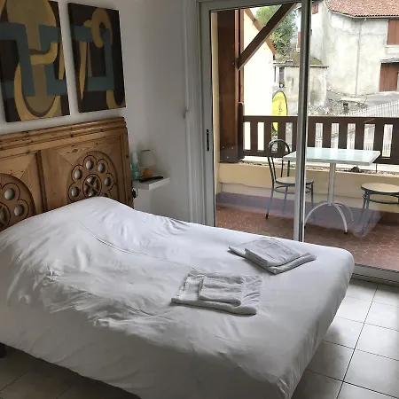 Les Olivier Pub, Brasserie Et B&B Couette-café